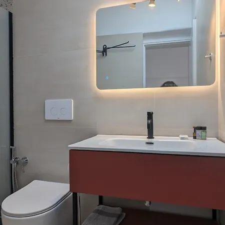 Arodou Studio And Apartment