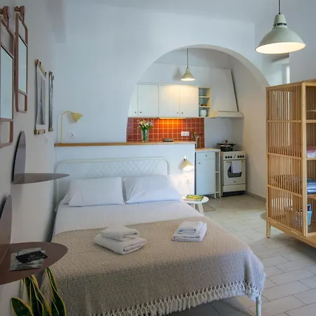Arodou Studio And Apartment